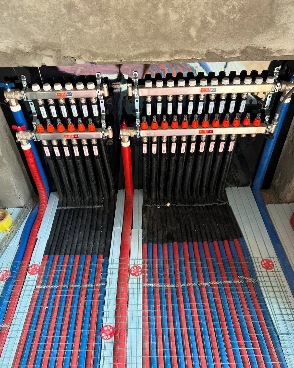 Установка коллектора теплого пола